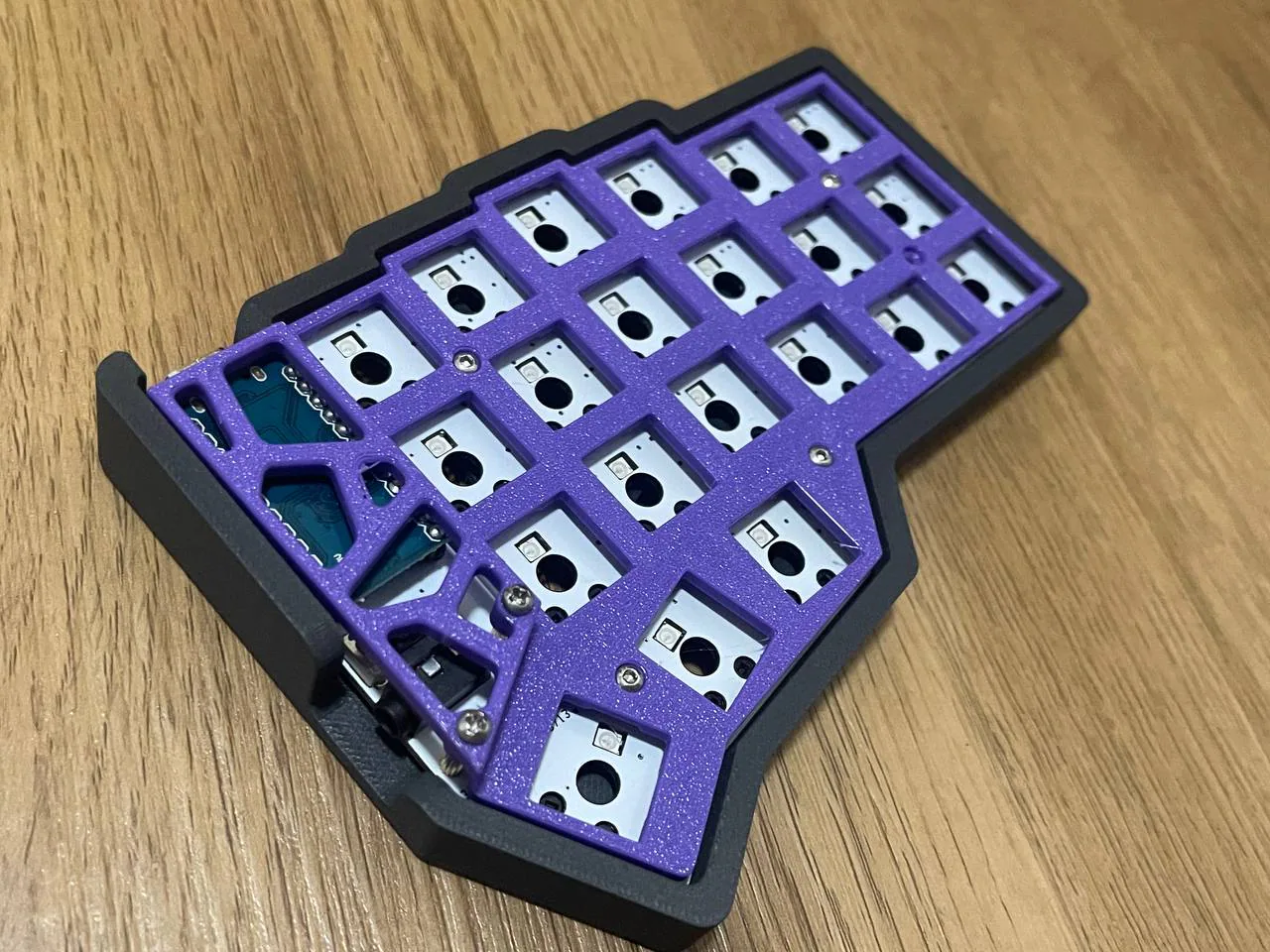 Corne Gateron Low Profile (GLP) Pre-Built - photo_2025-01-05_05.24.46